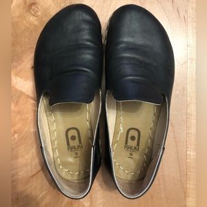 Raum black loafer size 9